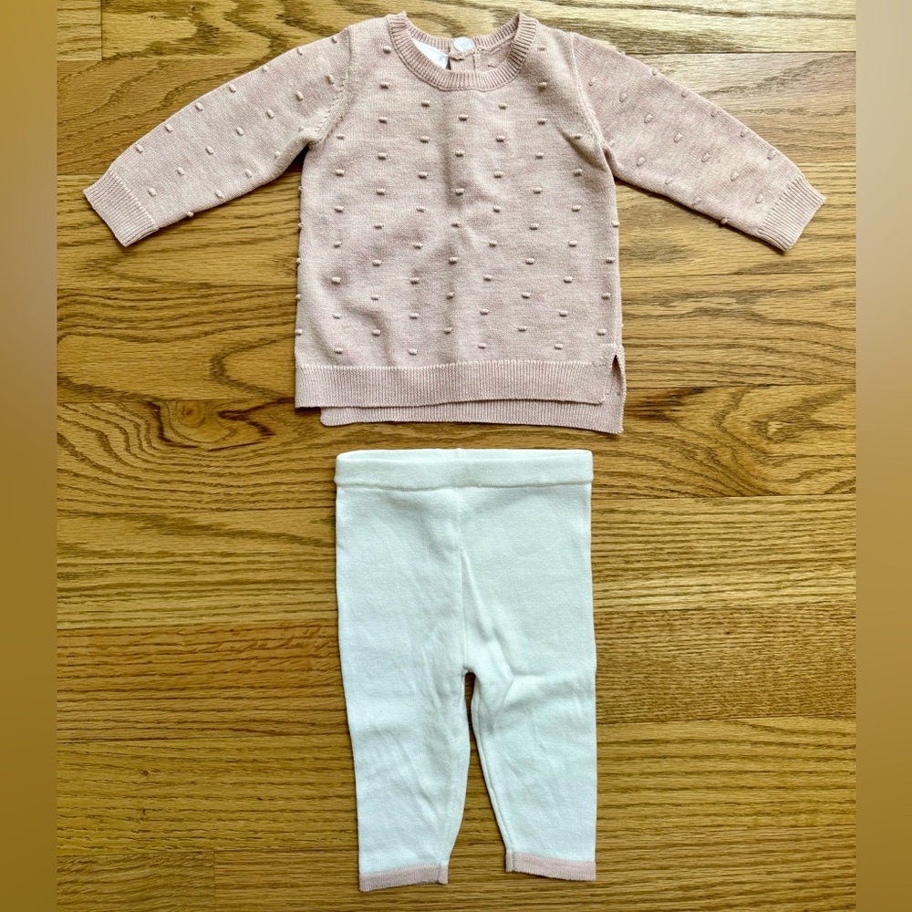 Bloomie’s baby sweater and leggings set, 3 months